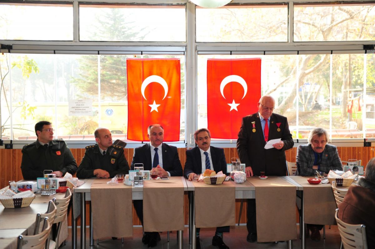 BAŞKAN ÇAĞLAYAN ŞEHİT AİLELERİ İLE KAHVALTIDA BİR ARAYA GELDİ 