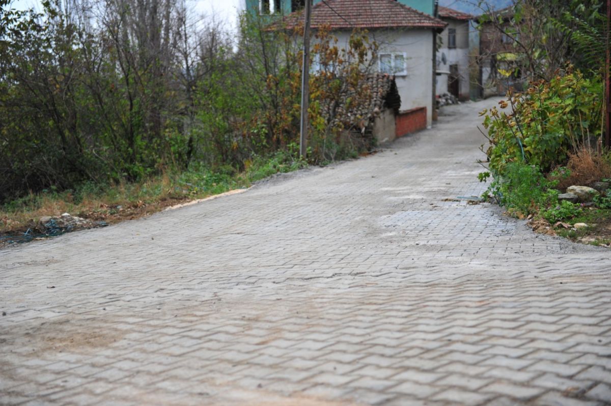 GÜRLE MAHALLESİNDE PARKE ÇALIŞMALARI TAMAMLANDI 