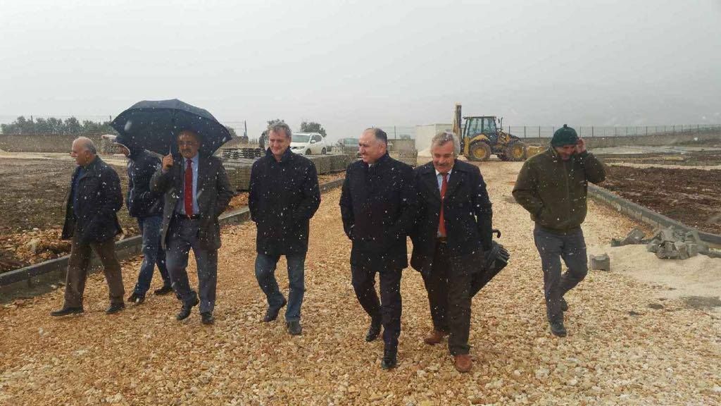 BAŞKAN YENİ MEZARLIKTAKİ ÇALIŞMALARI İNCELEDİ 