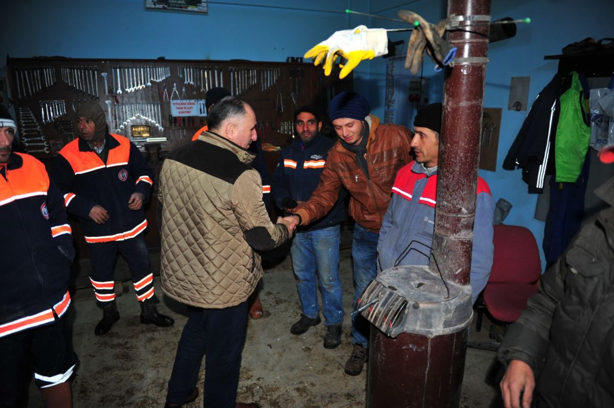 ÇAĞLAYAN YENİ YILA GARAJ PERSONELİ İLE GİRDİ 