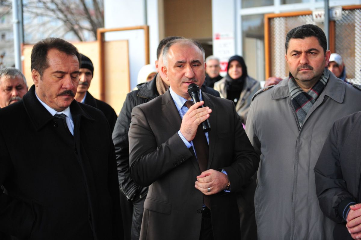 ÇAĞLAYAN UMRE YOLCULARINI UĞURLADI 