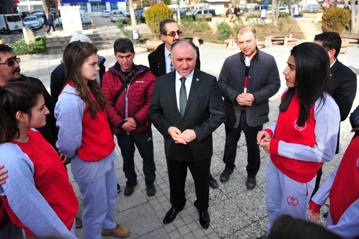 ÇAĞLAYAN VOLEYBOLCULARI TÜRKİYE ŞAMPİYONASINA UĞURLADI 