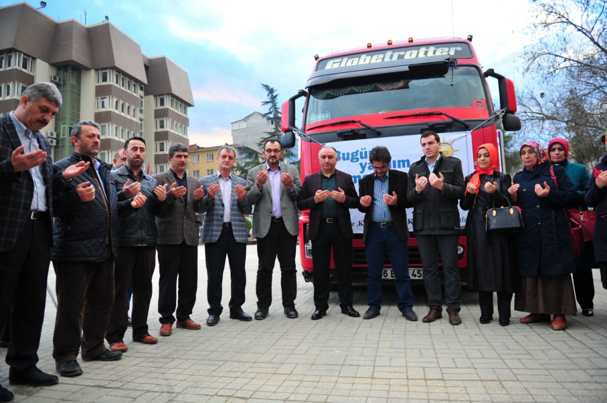 BAYIR BUCAK TÜRKMENLERİ YARDIM TIRI YOLA ÇIKTI 