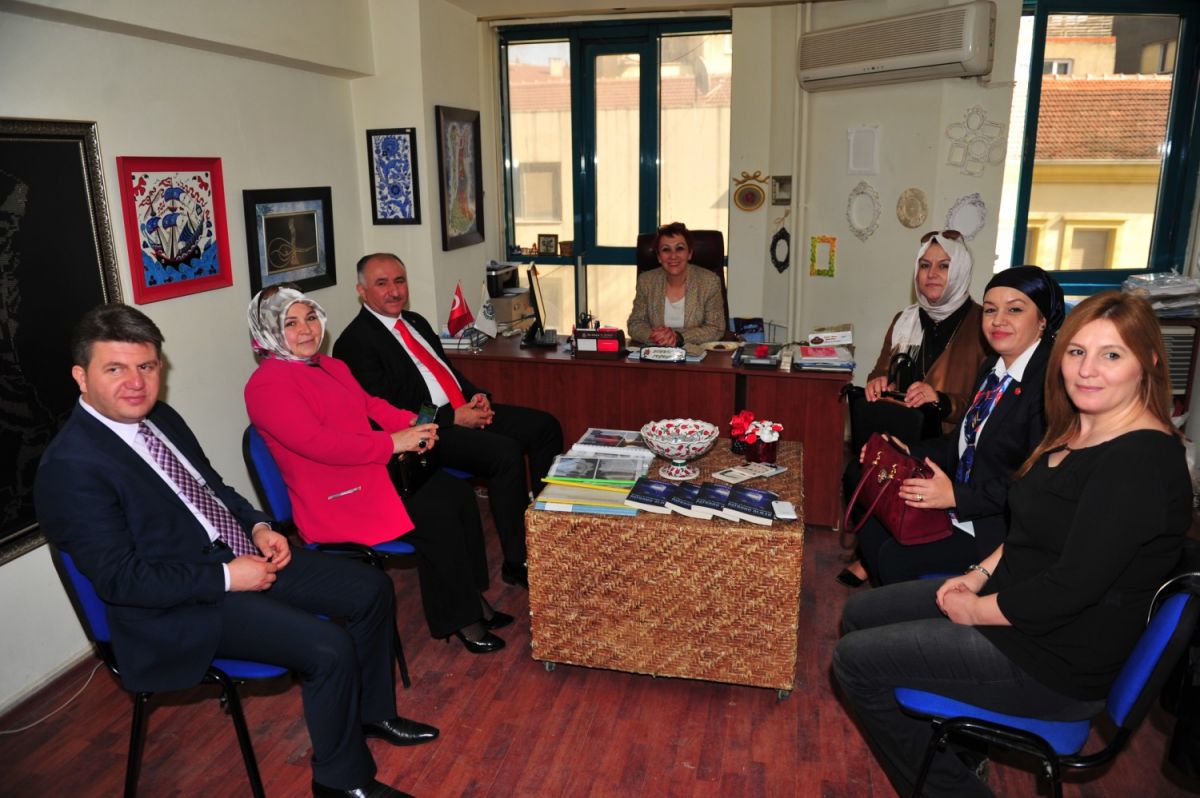 BAŞKAN ÇAĞLAYAN'DAN GÖNÜLLÜ EVİ'NE KADINLAR GÜNÜ ZİYARET ETTİ 