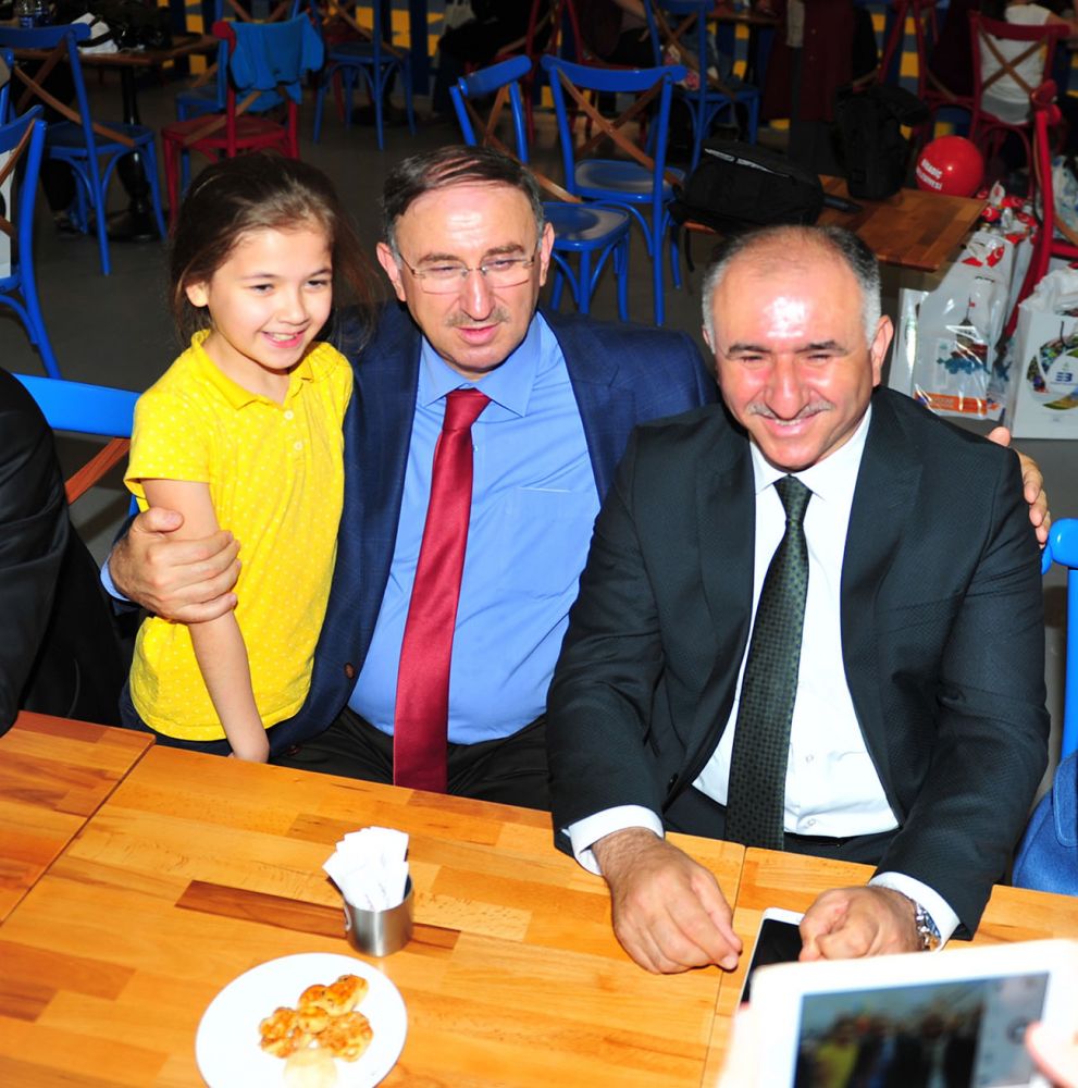 ÇOCUKLARIN ŞEHRİ ÇALIŞTAYI BAŞLADI BAŞKANLAR ÇOCUKLARLA BİR ARAYA GELDİ 