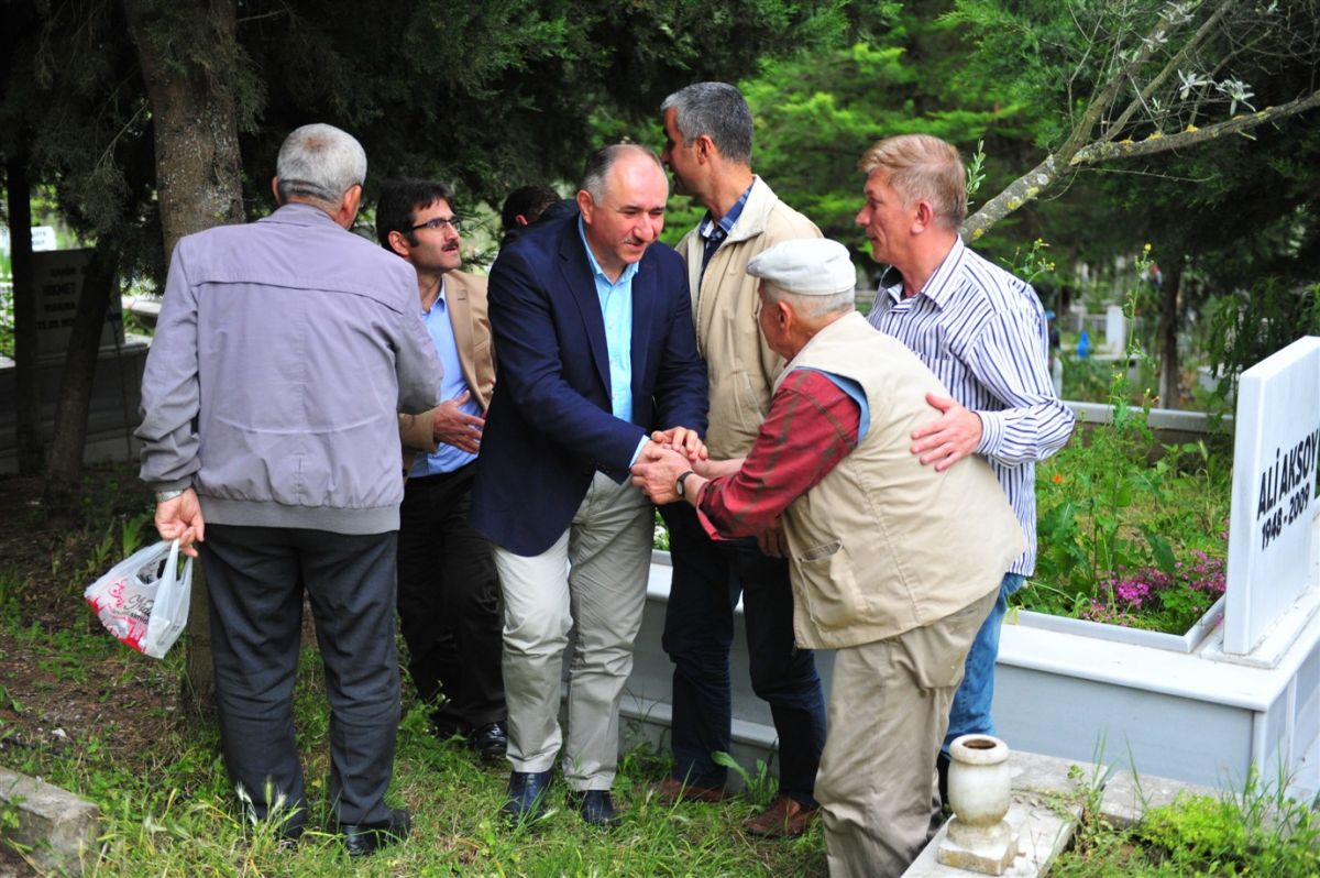 BAŞKAN ÇAĞLAYAN KANDİL GELENEĞİNDE VATANDAŞLARLA BULUŞTU 