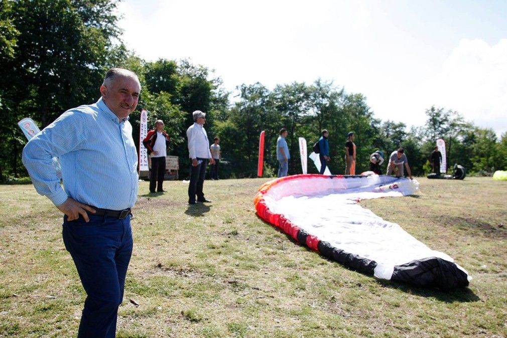 YAMAÇ PARAŞÜTÜ ŞAMPİYONASI MUHTEŞEM GÖRÜNTÜLERLE BAŞLADI 