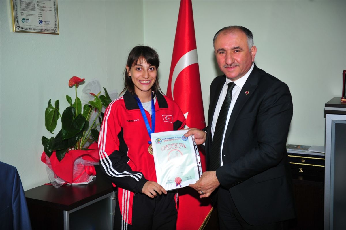 BALKAN ŞAMPİYONUNDAN BAŞKAN ÇAĞLAYAN'A ZİYARET 