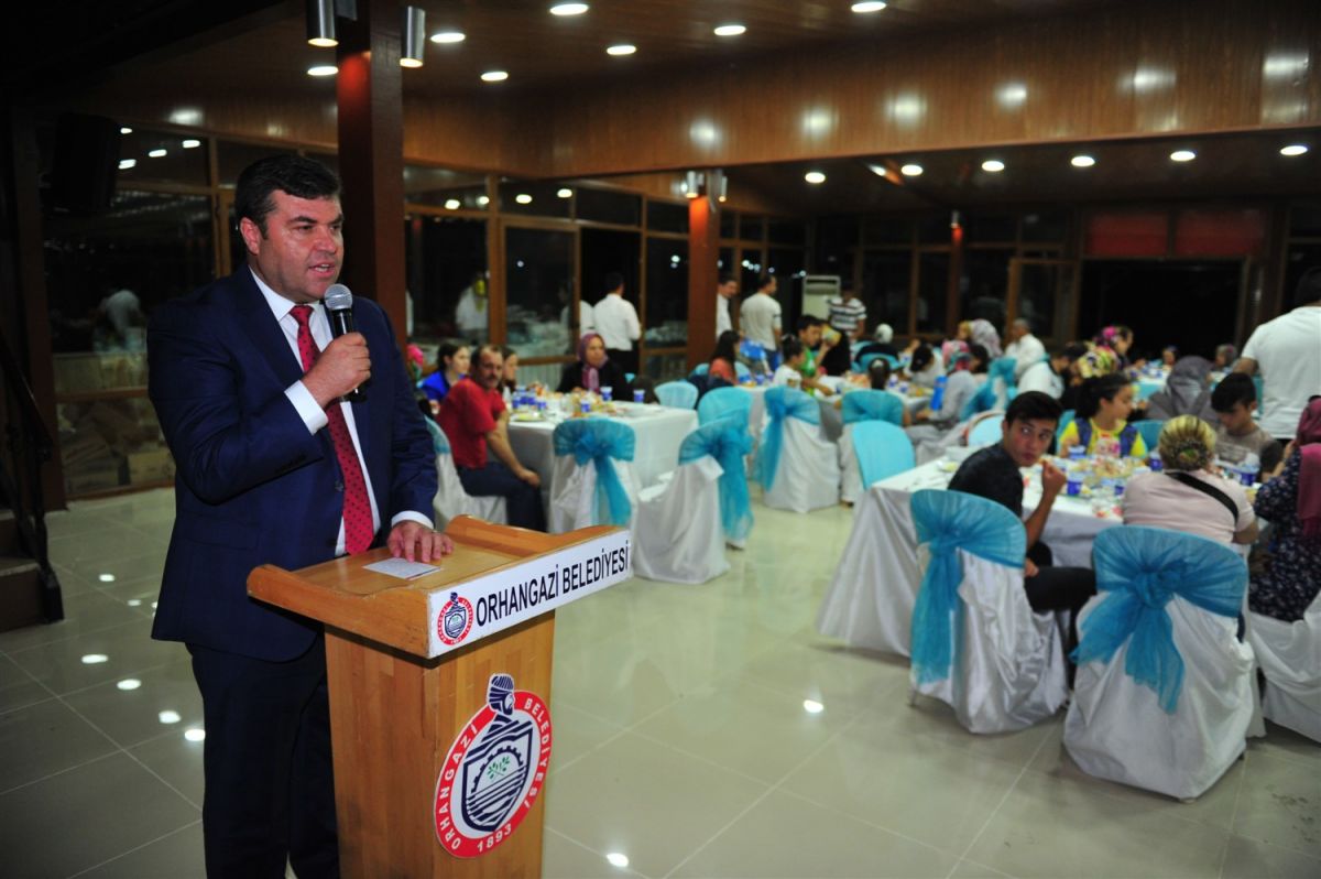 ORHANGAZİ BELEDİYESİ 15 RAMAZAN YETİMLER GÜNÜNDE İFTARDA YETİMLERLE BULUŞTU 