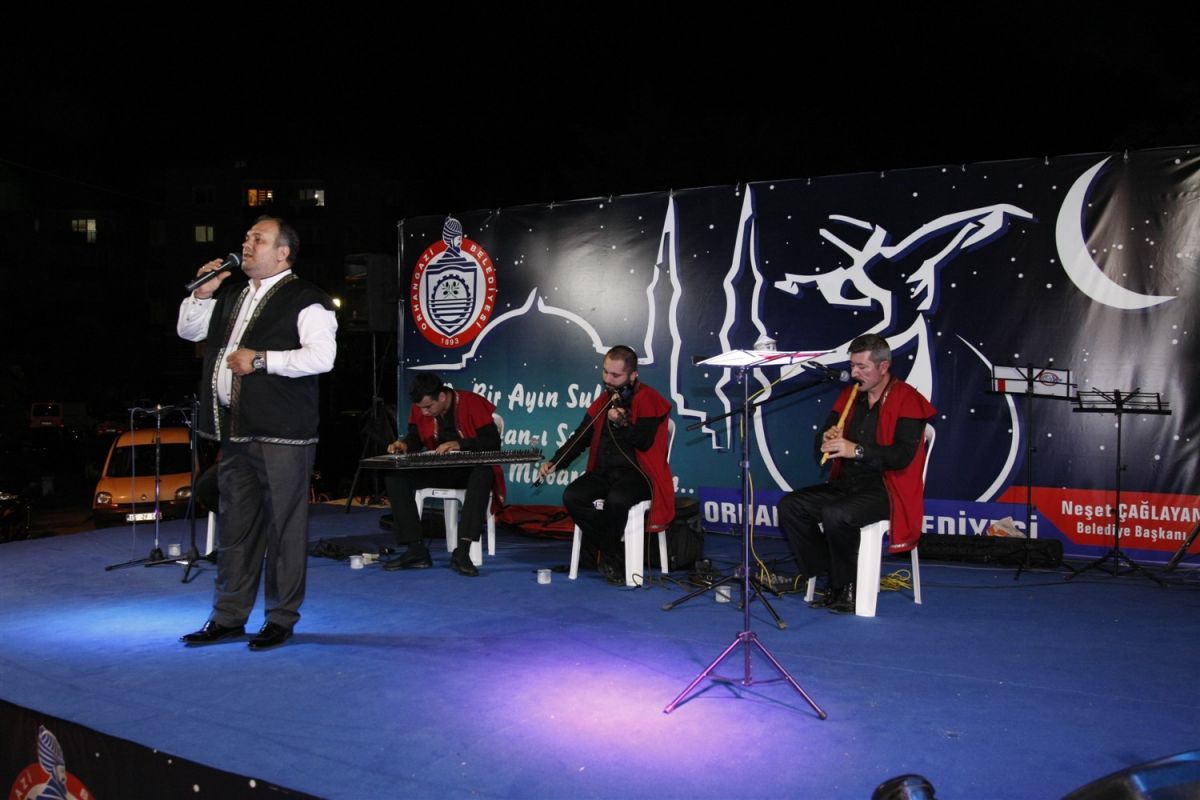 RAMAZAN SOKAĞINDA İLAHİ VE SEMA GÖSTERİSİ 