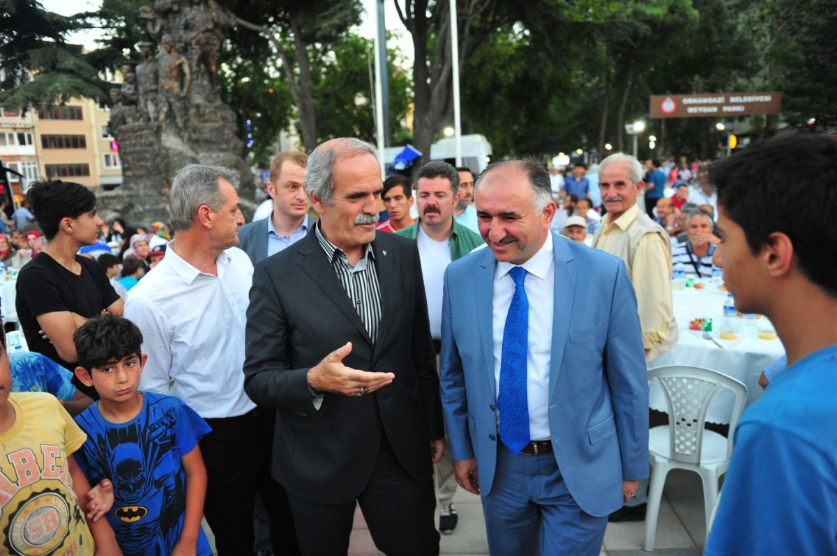 BİNLERCE ORHANGAZİLİ İFTARDA BİR ARAYA GELDİ 