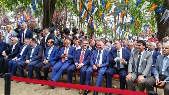 BAŞKAN ÇAĞLAYAN İÇİŞLERİ BAKANININ DA KATILDIĞI BAYRAMLAŞMA PROGRAMINDA PARTİLİLERLE BAYRAMLAŞTI 