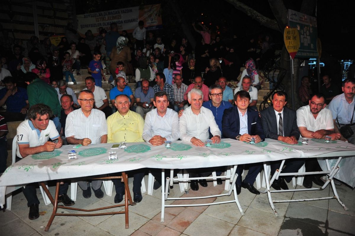 DEMOKRASİ NÖBETİNİN 10.GÜNÜNDE MEYDAN DOLDU TAŞTI 