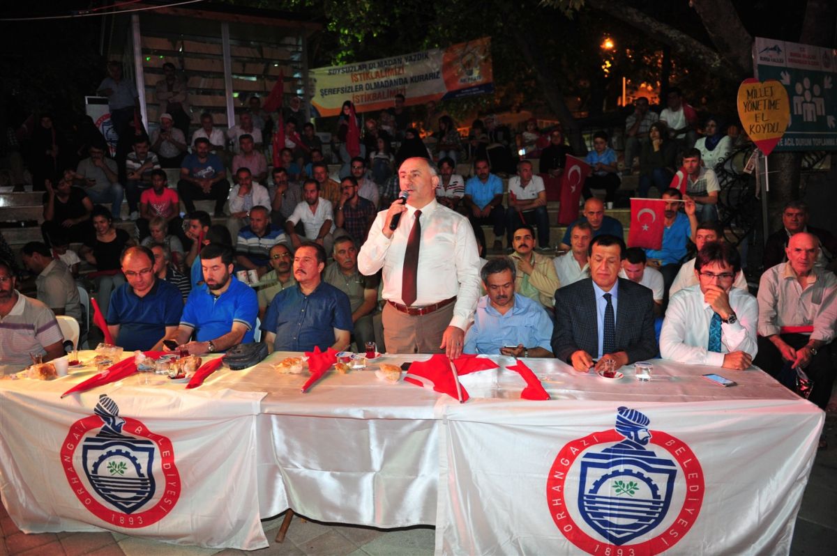 BAŞKAN ÇAĞLAYAN MEYDANI DOLDURANLARA HİTAP ETTİ 