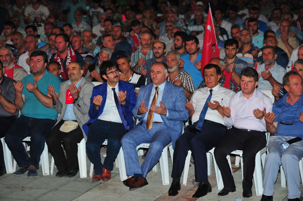 DEMOKRASİ NÖBETİ 15.GÜNDE BİNLERCE İNSANIMIZLA DEVAM ETTİ CUMHURİYET ALANI'NDA BÜYÜK COŞKU 