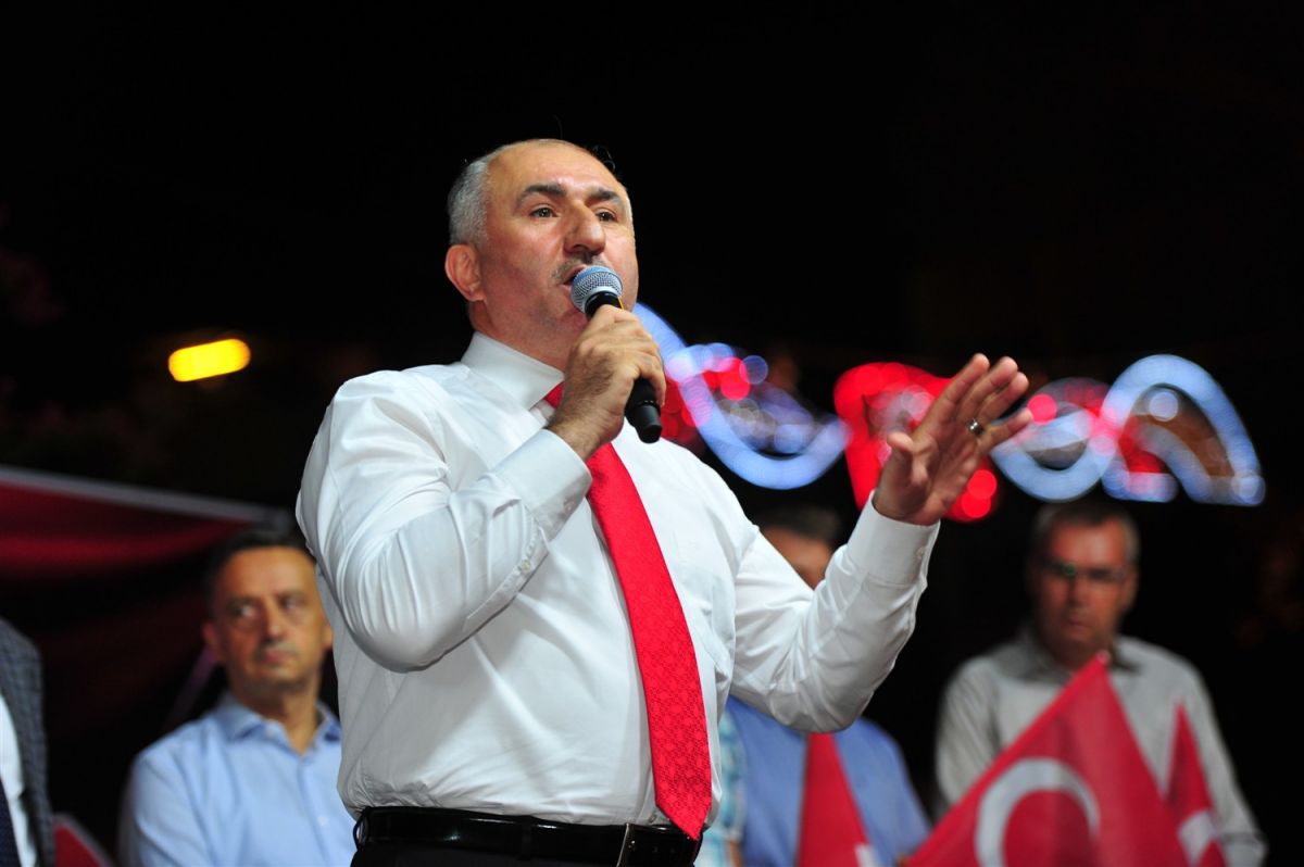 BİNLERCE ORHANGAZİLİ DEMOKRASİ NÖBETİ İÇİN ALANDA 