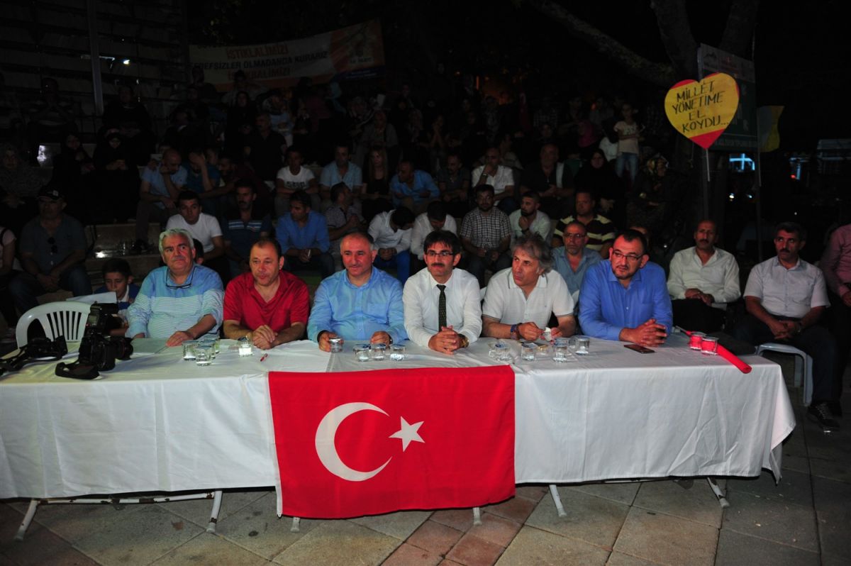 DEMOKRASİ NÖBETİ 22.GÜNÜNDE BİNLERCE İNSAN İLE DEVAM EDİYOR 