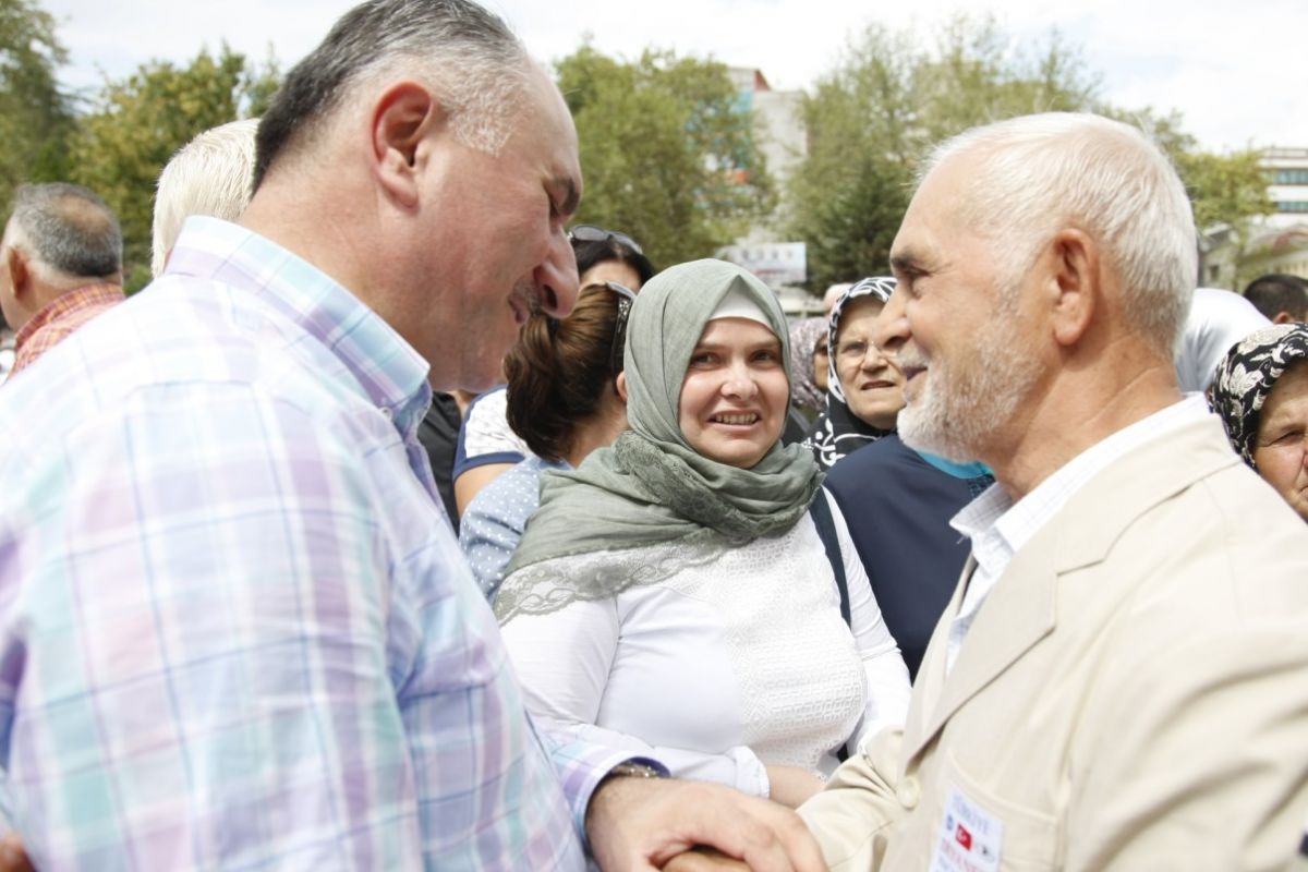 BAŞKAN HACI ADAYLARINI UĞURLADI 