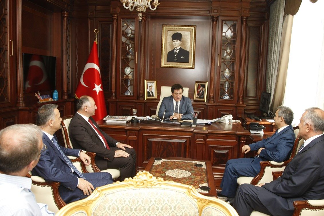 BAŞKAN ÇAĞLAYAN, BURSA VALİSİ KÜÇÜK’Ü ZİYARET ETTİ 