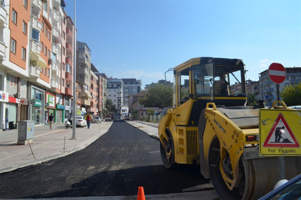 TERMİNAL CADDESİNDE ASFALT ÇALIŞMALARI TAMAMLANIYOR 