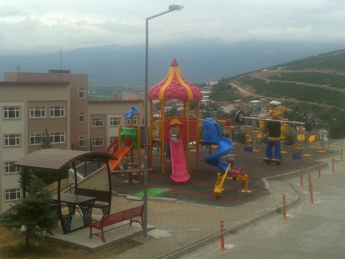 TOKİ ÇOCUK PARKI TAMAMLANDI 