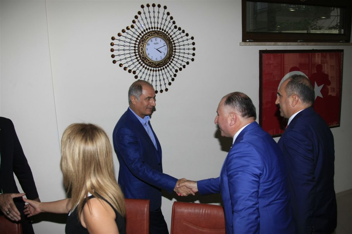 BAŞKAN ÇAĞLAYAN EFKAN ALA İLE BİRLİKTE ERZURUMLULAR FEDERASYONU BAYRAMLAŞMA PROGRAMINA KATILDI 