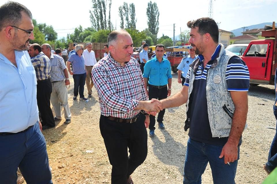 BAŞKAN ÇAĞLAYAN'DAN KURBAN PAZARINA ZİYARET 