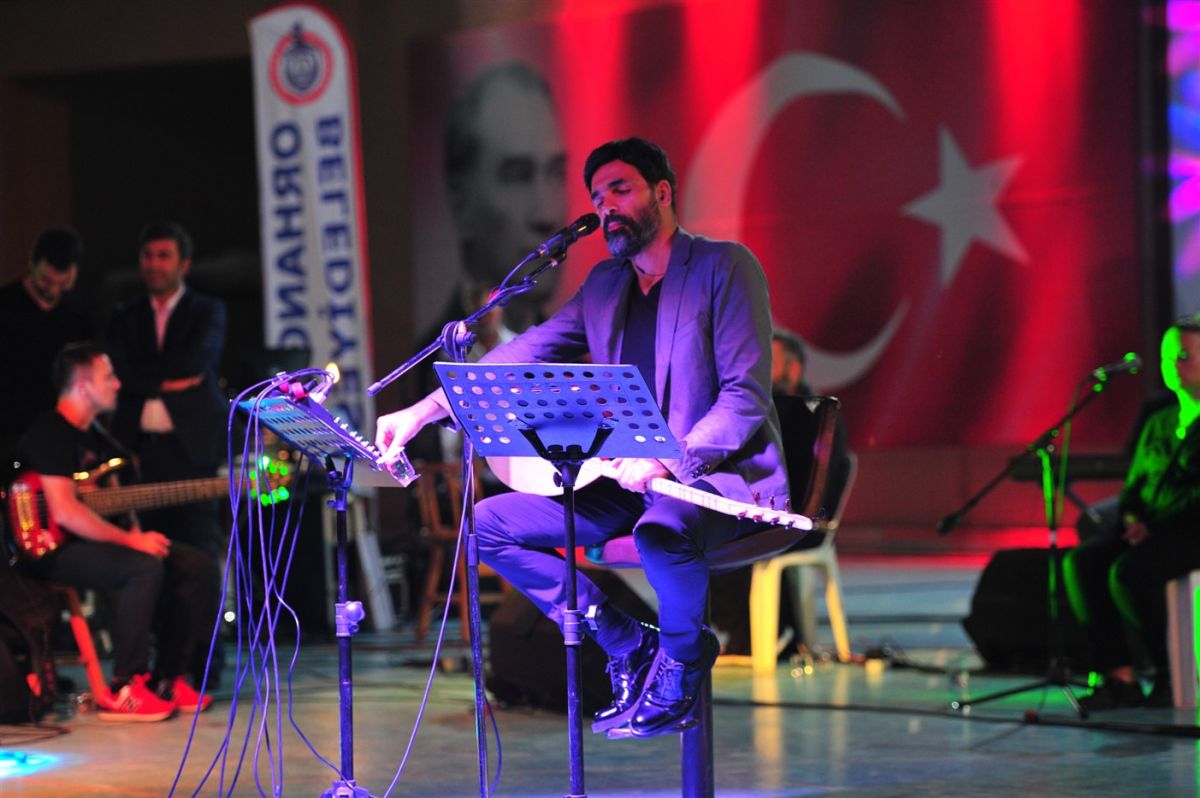 KURTULUŞ COŞKUSU UĞUR IŞILAK İLE YAŞANDI 