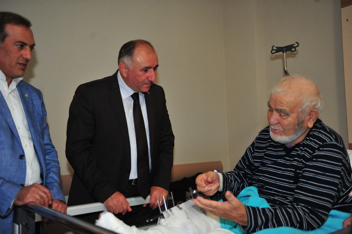 ÇAĞLAYAN HASTANEDE YATAN HASTALARI ZİYARET ETTİ 