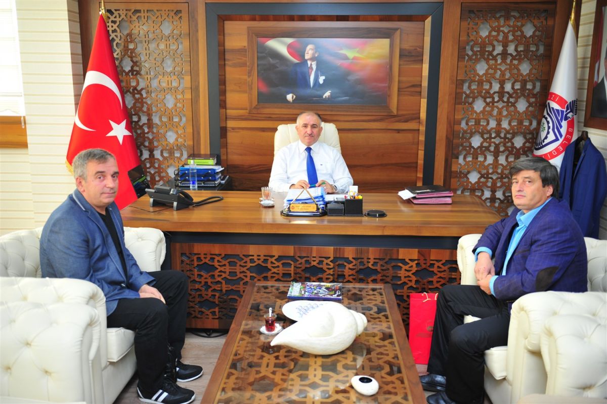 BAŞKAN ÇAĞLAYAN İPEK YOLU HALKOYUNLARI DERNEĞİ'Nİ AĞIRLADI 