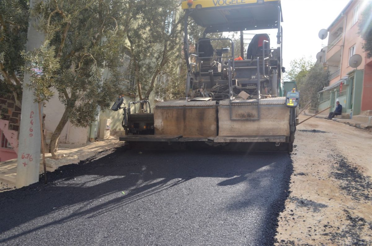 HÜRRİYET MAHALLESİNDE ASFALT ÇALIŞMALARI DEVAM EDİYOR 