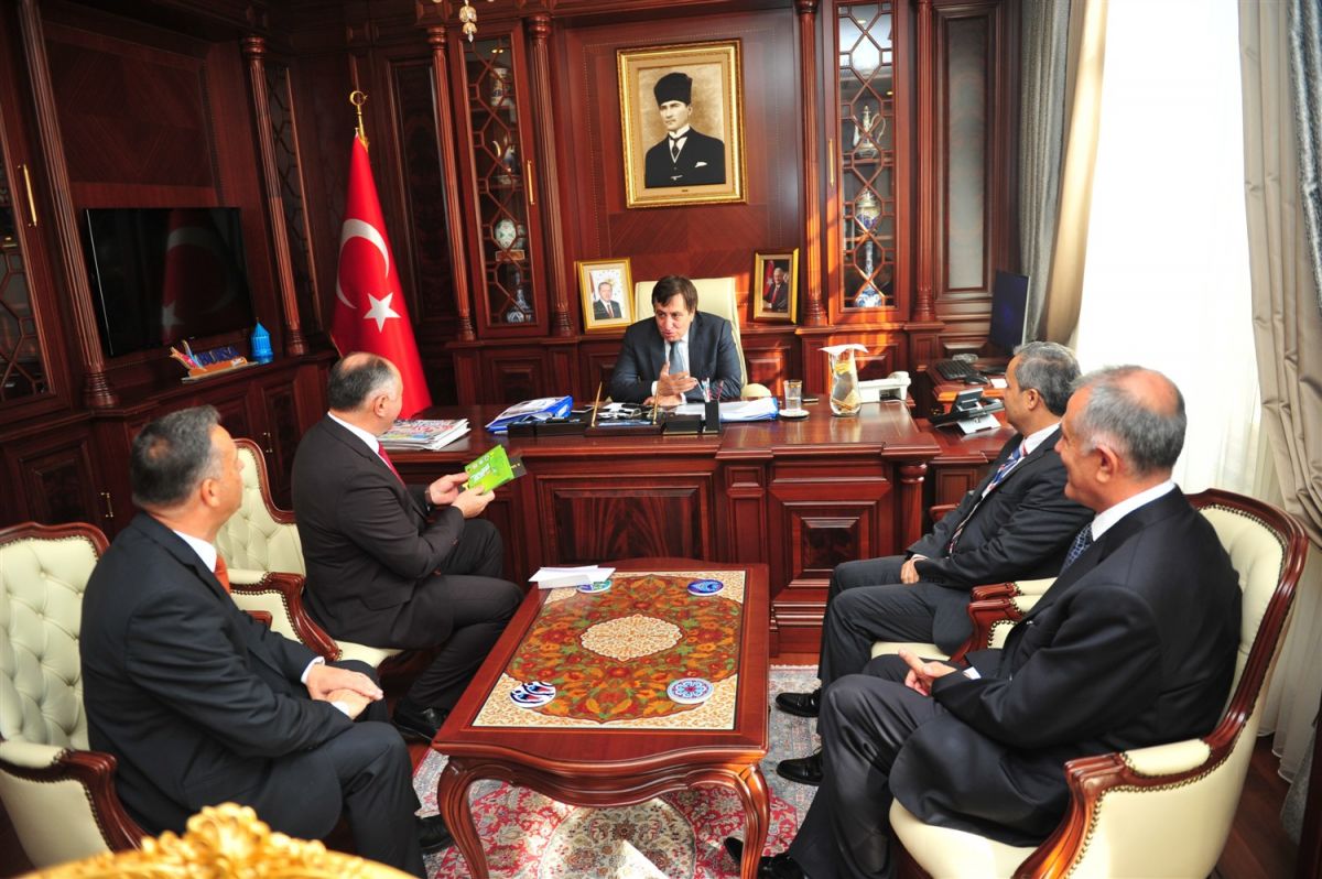 FESTİVAL KOMİTESİNDEN VALİ İZZETTİN KÜÇÜK'E ZİYARET 