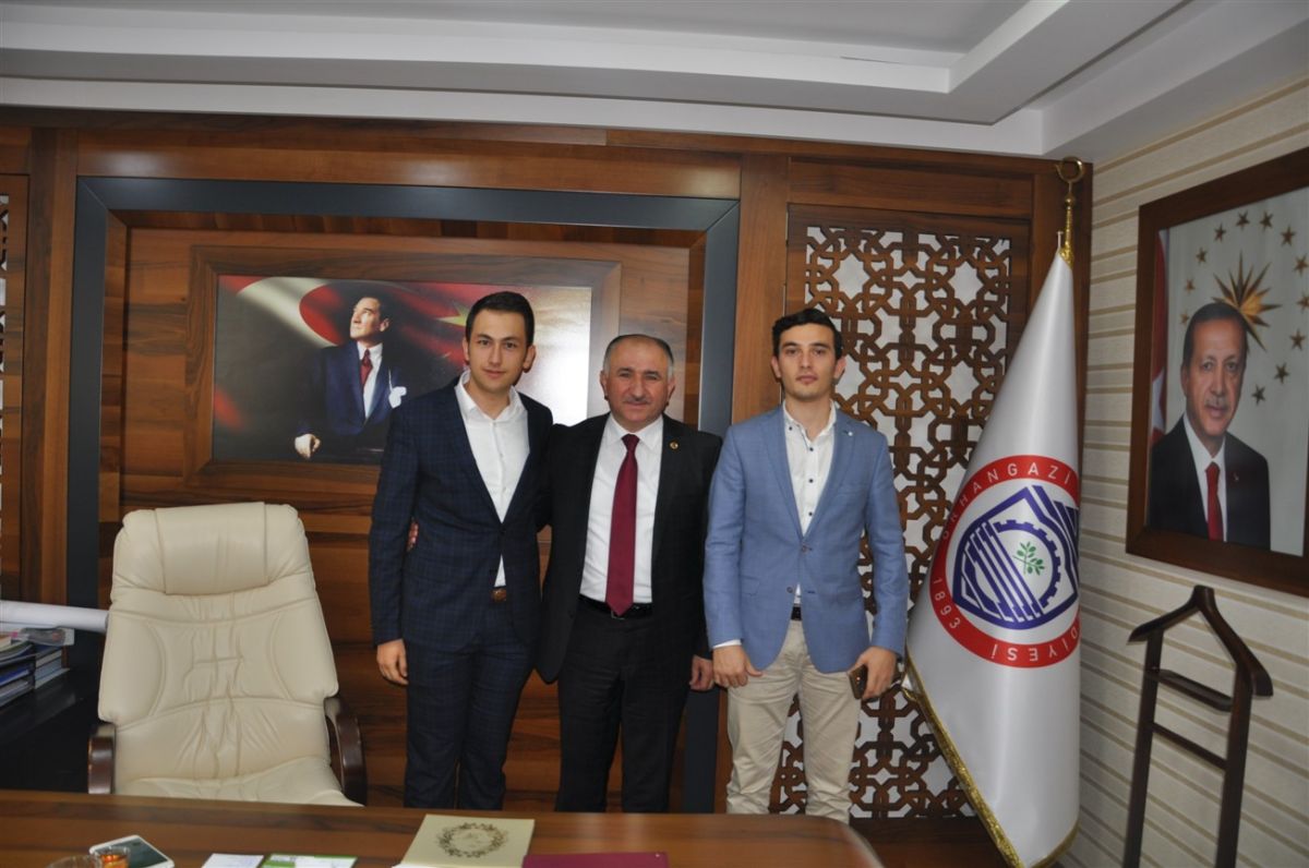 NİLÜFER AK PARTİ GENÇLİK KOLLARI BAŞKANI BAŞKAN ÇAĞLAYAN'I ZİYARET ETTİ 