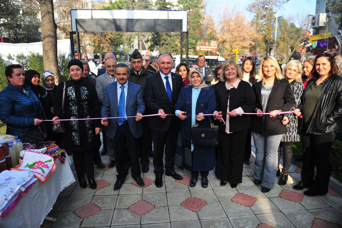 BAŞKAN ÇAĞLAYAN HANIMLAR LOKALİ KERMESİNE KATILDI 
