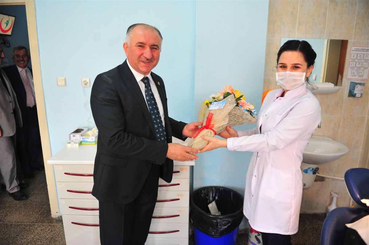 BAŞKAN ÇAĞLAYAN DİŞ HEKİMLERİ GÜNÜNDE DİŞ HASTANESİNİ ZİYARET ETTİ 