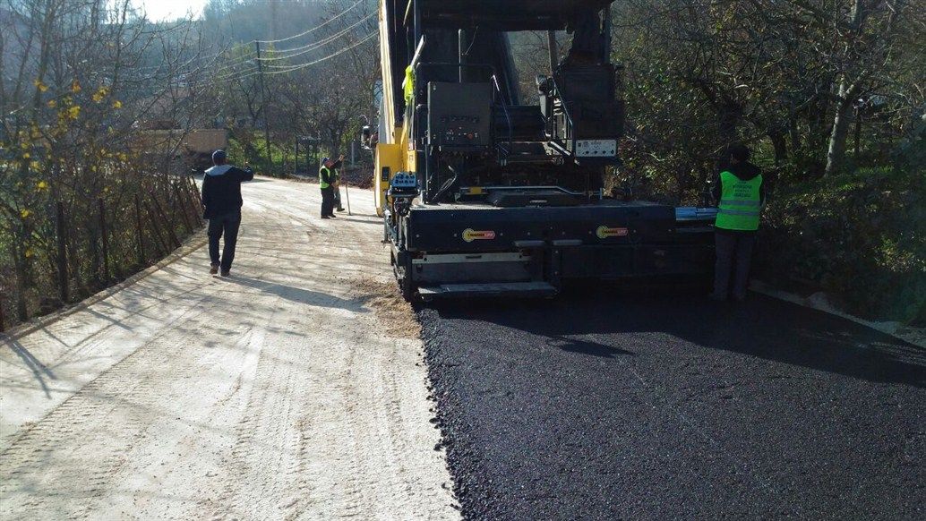 FINDIKLI YOLUNDA SICAK ASFALT ÇALIŞMASI BAŞLADI 