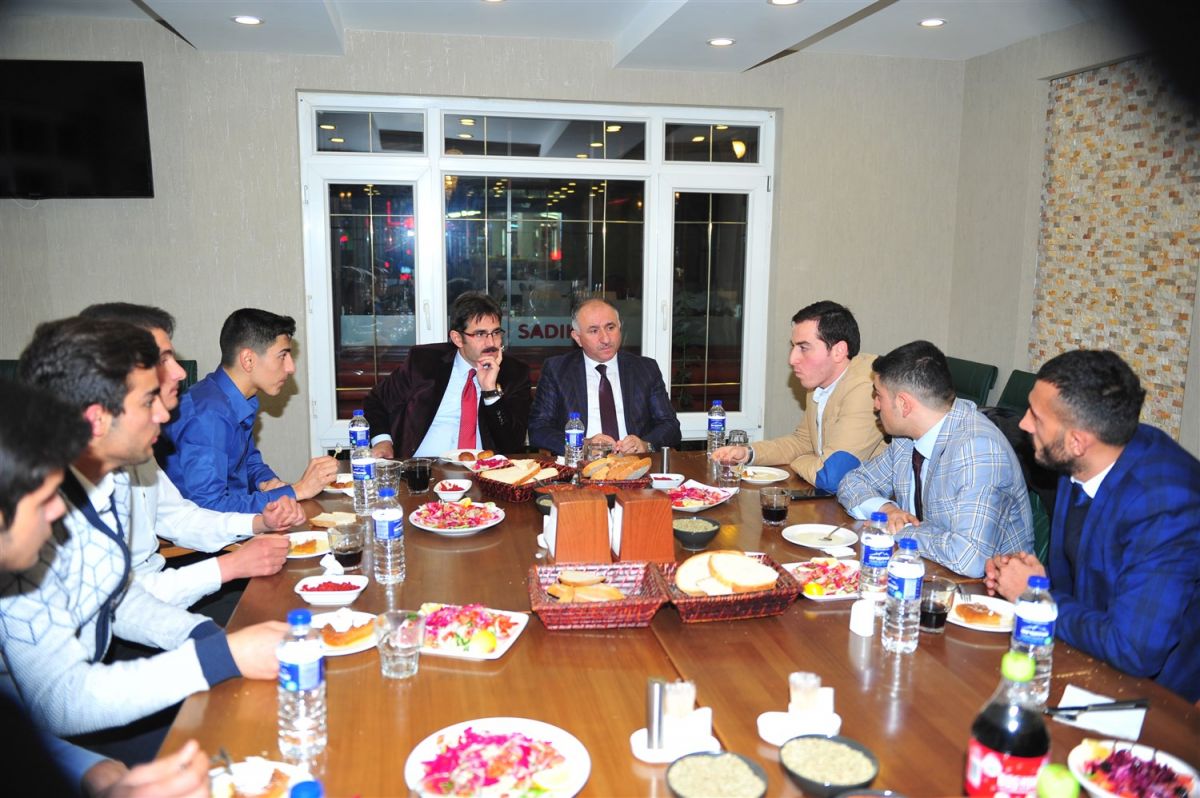 BAŞKAN ÇAĞLAYAN LİSE ÖĞRENCİ TEMSİLCİLERİ İLE BULUŞTU 