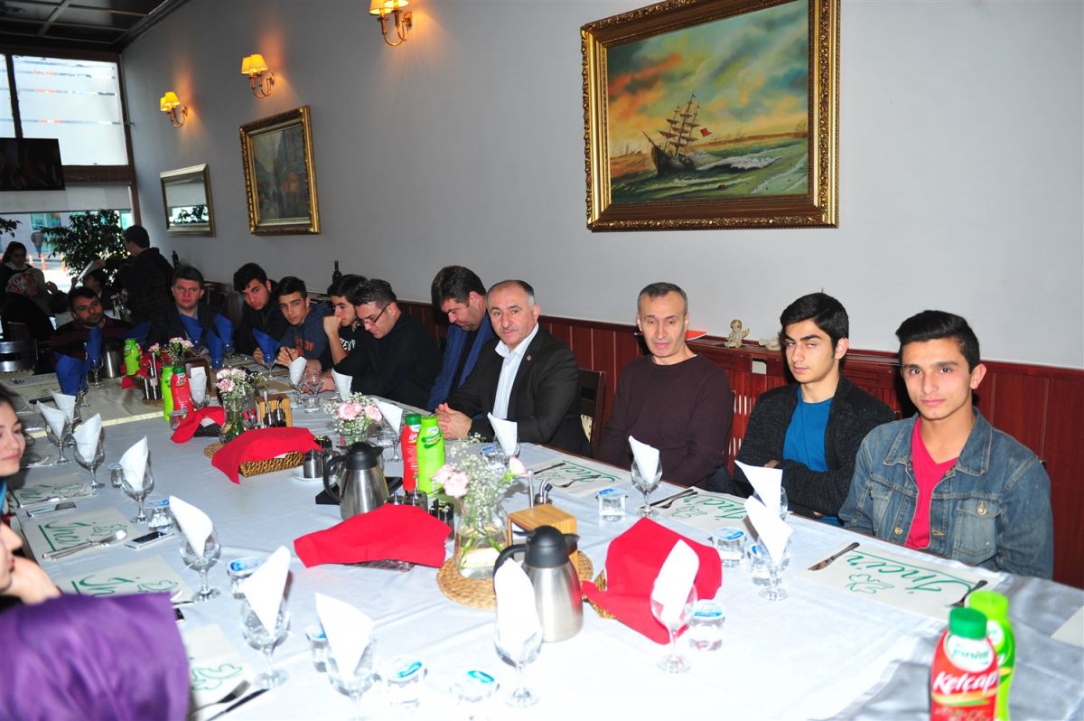 BAŞKAN ÇAĞLAYAN KENT KONSEYİ GENÇLİK MECLİSİ ÜYELERİ İLE BULUŞTU 