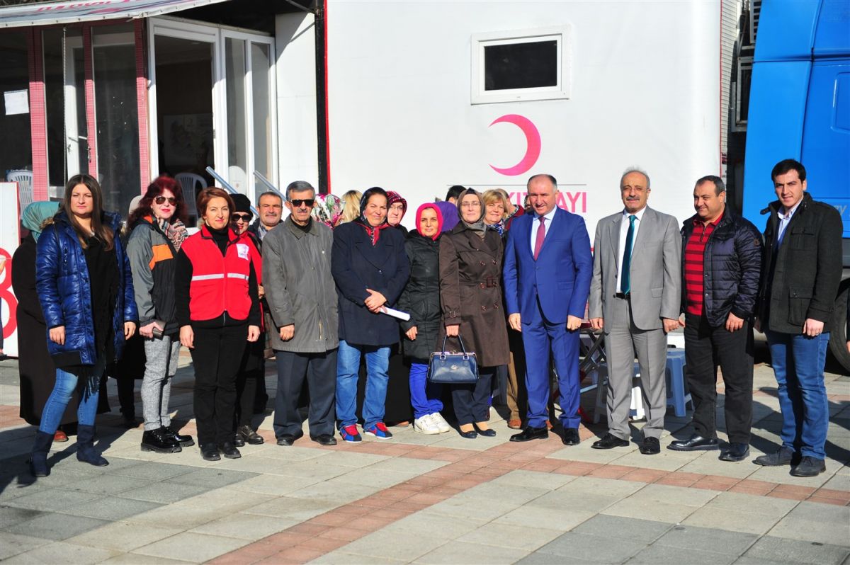 BAŞKAN ÇAĞLAYAN KAN BAĞIŞ TIRINI ZİYARET EDİP KAMPANYAYI BAŞLATTI 