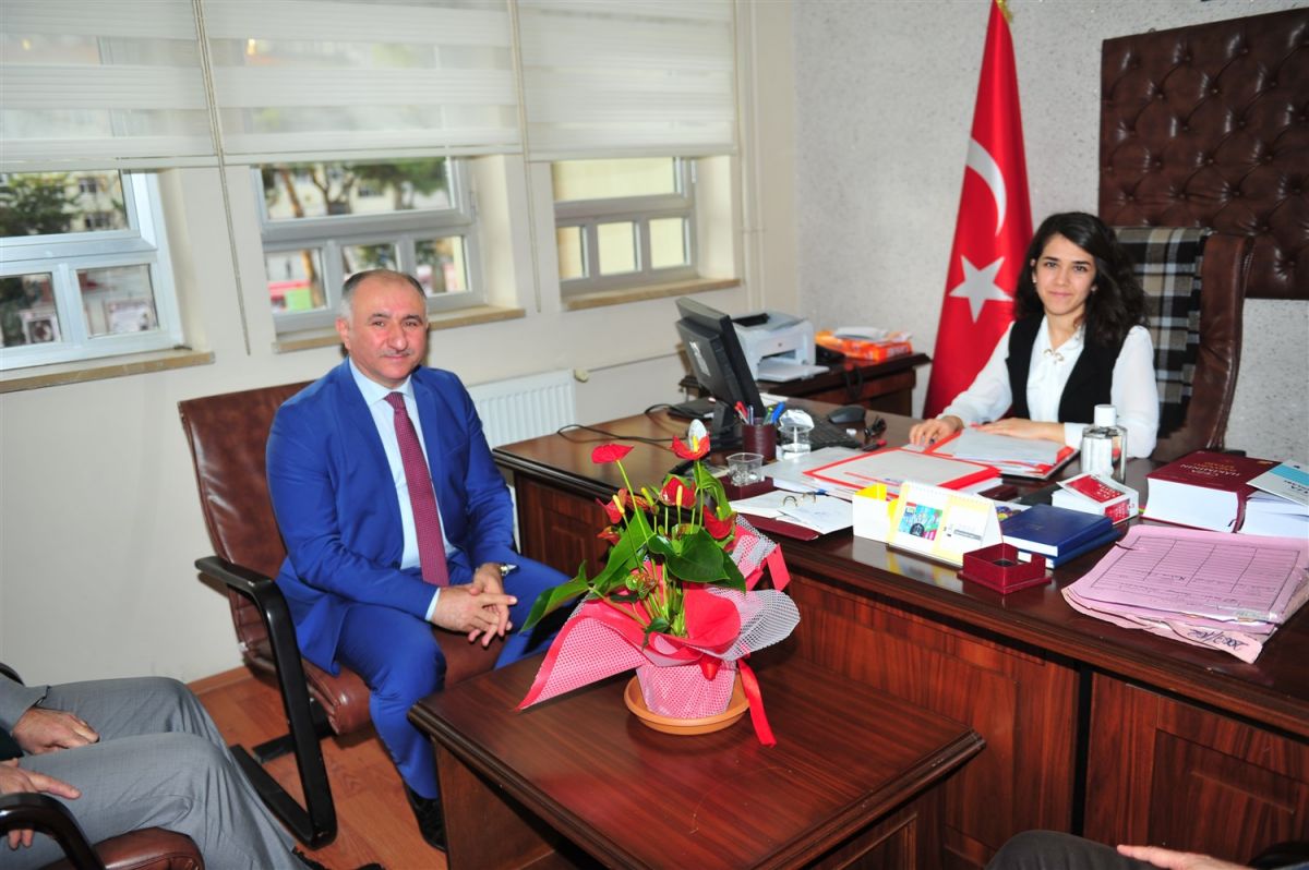 BAŞKAN ÇAĞLAYAN ADLİYEYE YENİ ATANAN HAKİM VE SAVCILARA HAYIRLI OLSUN ZİYARETİ GERÇEKLEŞTİRDİ 