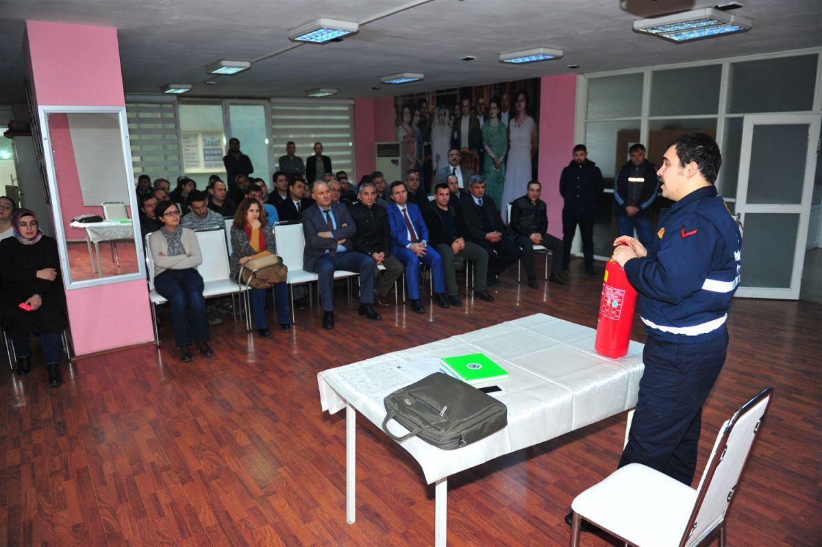 BELEDİYE PERSONELİNE YANGIN EĞİTİMİ VE TATBİKATI YAPTI 