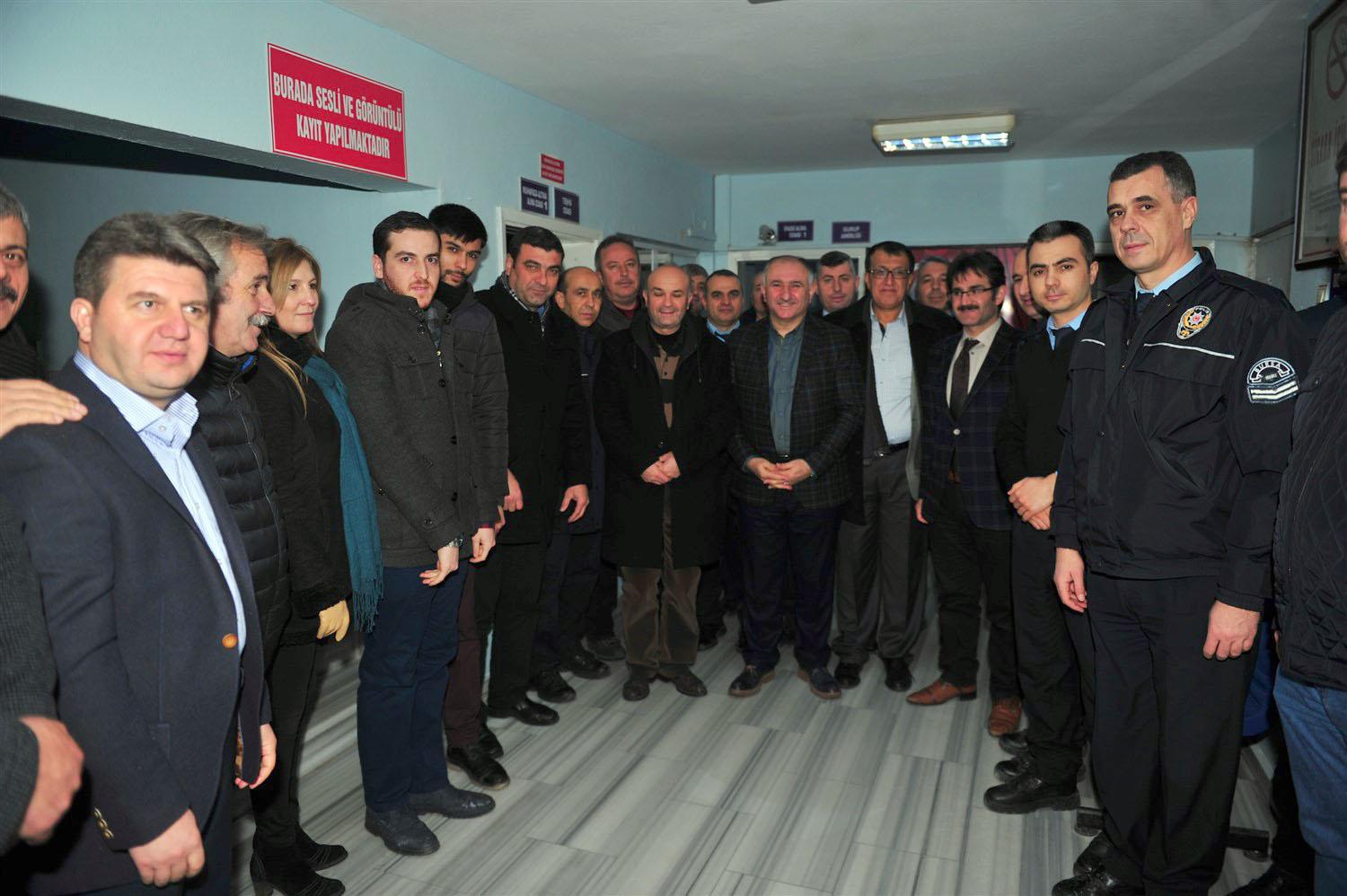 BAŞKAN ÇAĞLAYAN YILBAŞI AKŞAMI ÇALIŞANLARI ZİYARET ETTİ 