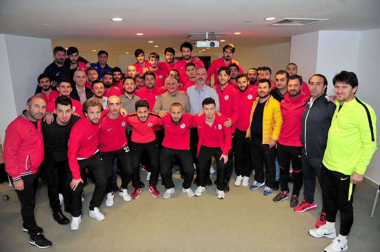 BAŞKAN ÇAĞLAYAN'DAN ORHANGAZİSPOR KAMPINA MORAL ZİYARETİ 