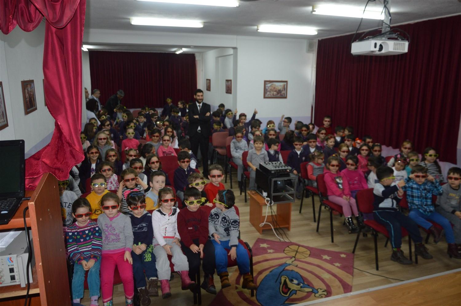 MİNİKLERE 3D SİNEMA KEYFİ 