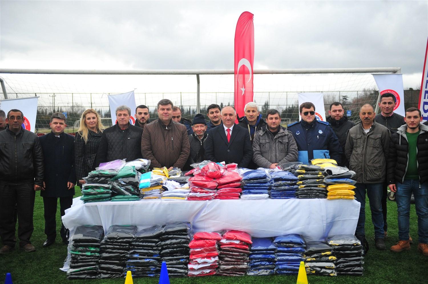 AMATÖR FUTBOLA DESTEK SÜRÜYOR 