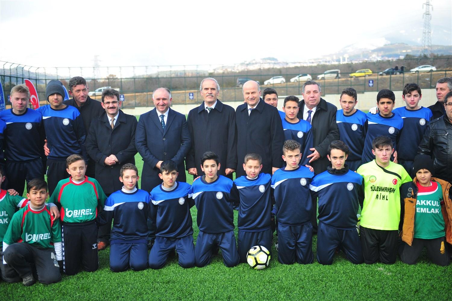 YENİKÖY FUTBOL SAHASINA GÖRKEMLİ AÇILIŞ 