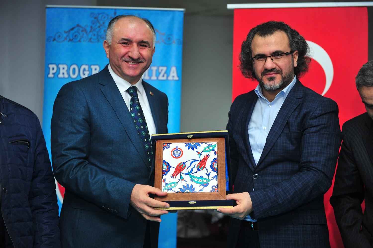 BİLİNÇLİ AİLE DUYARLI GENÇLİK SEMİNERİ BÜYÜK İLGİ GÖRDÜ 