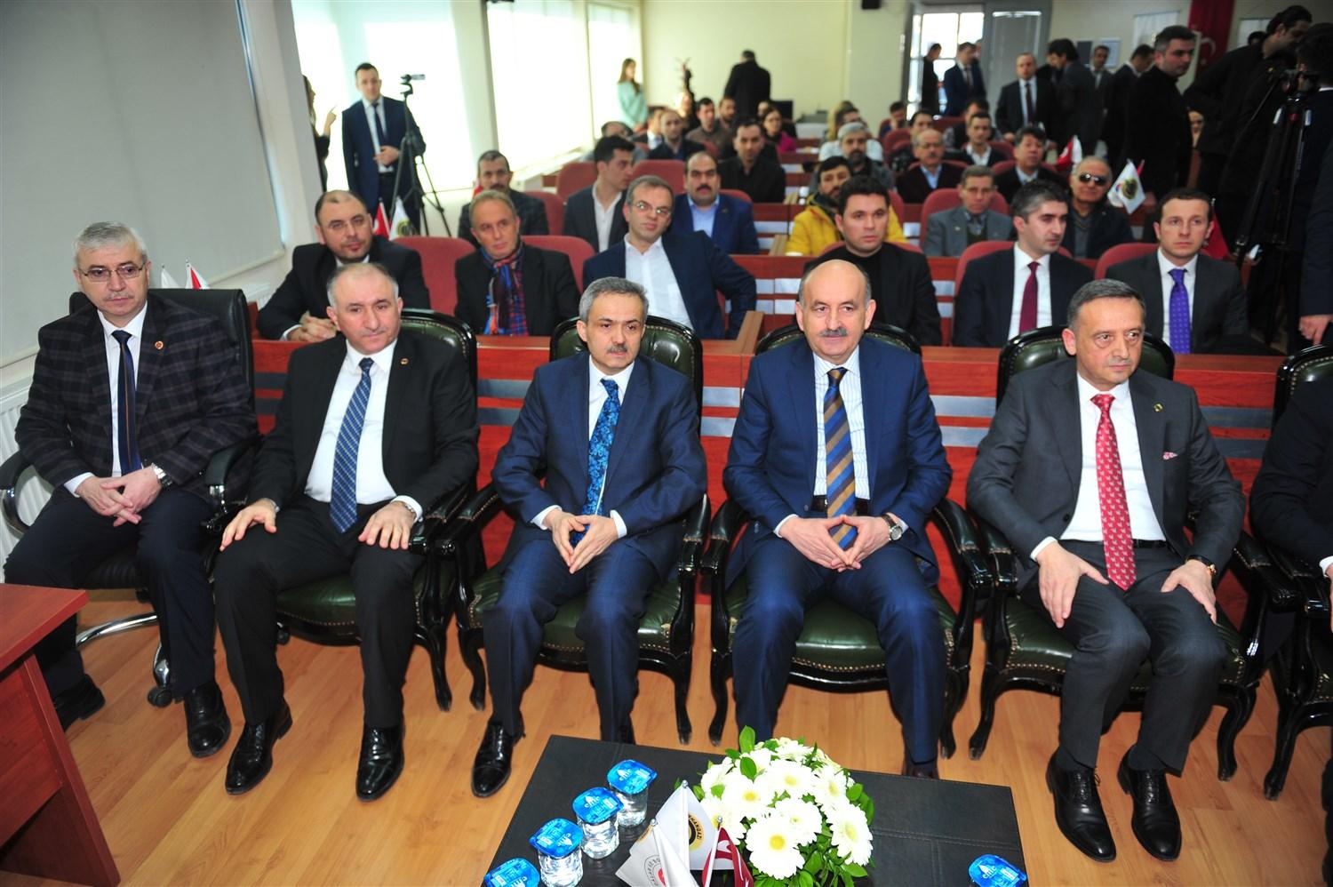 BAKAN MEHMET MÜEZZİNOĞLU ORHANGAZİ TURİZM ÇALIŞTAYI'NA KATILDI 