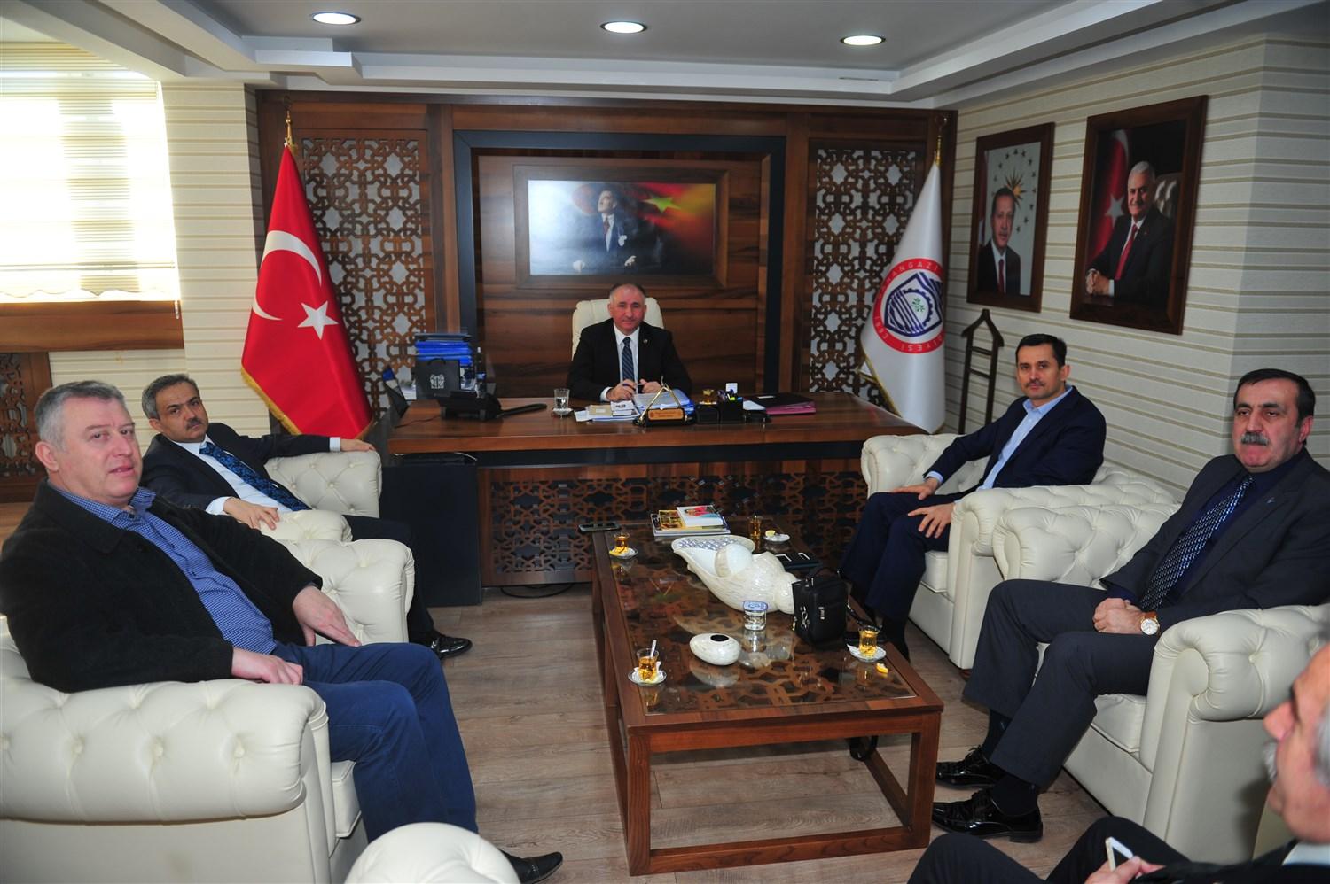 BAŞKAN ÇAĞLAYAN BADMİNTON FEDERASYONU BAŞKANINI AĞIRLADI 