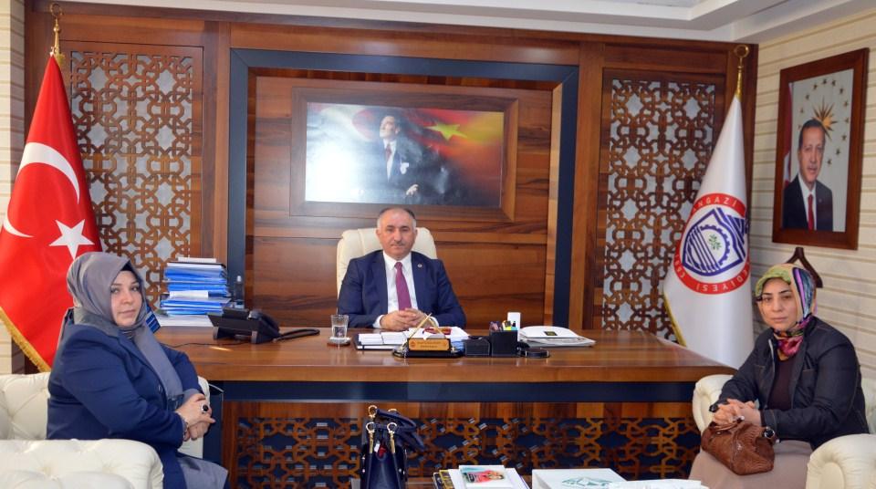 BAŞKAN OLGUNLAŞMA ENSTİTÜSÜ YETKİLİLERİNİ AĞIRLADI 